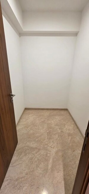 Room in 4 BHK Apartment at Hiranandani Lake Enclave Glendale, Thane West – for Sale