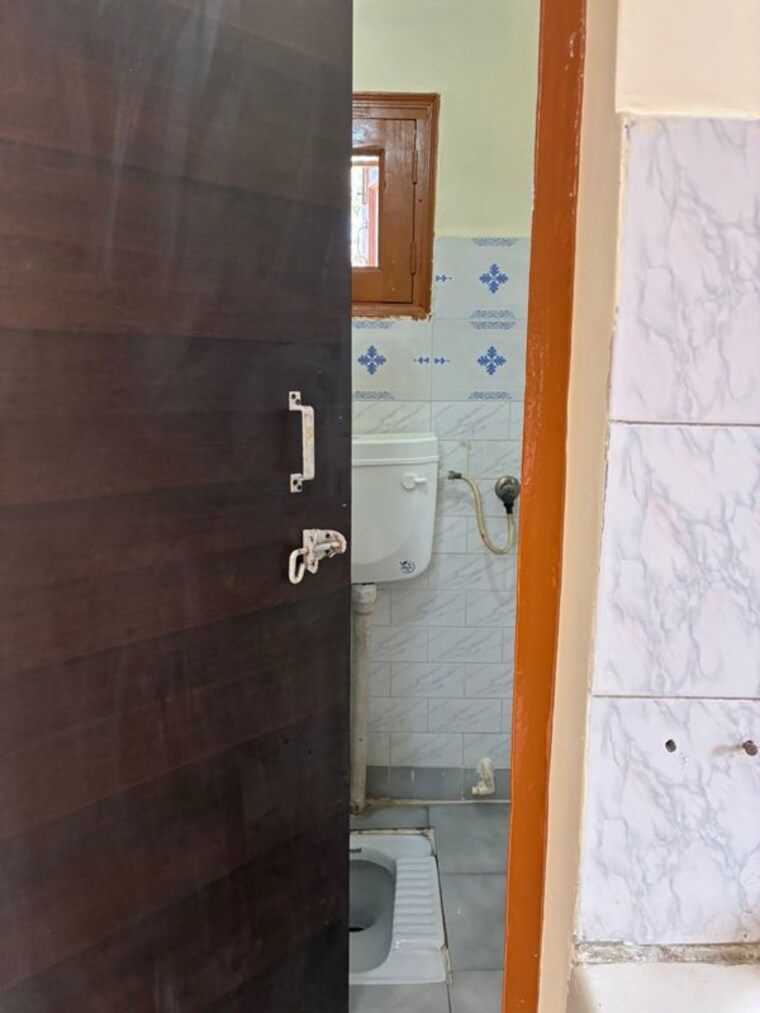 Bathroom, naraina 2 Bedroom 125 Sq.Yd. Builder Floor In Naraina Delhi 10452718