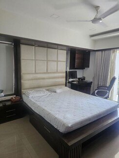 5 BHK + Pooja Room Apartment For Rent in Golibar