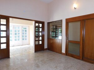 Room in 4 BHK Builder Floor at Vasant Vihar – for Rent