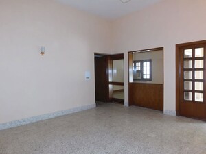 Room in 4 BHK Builder Floor at Vasant Vihar – for Rent