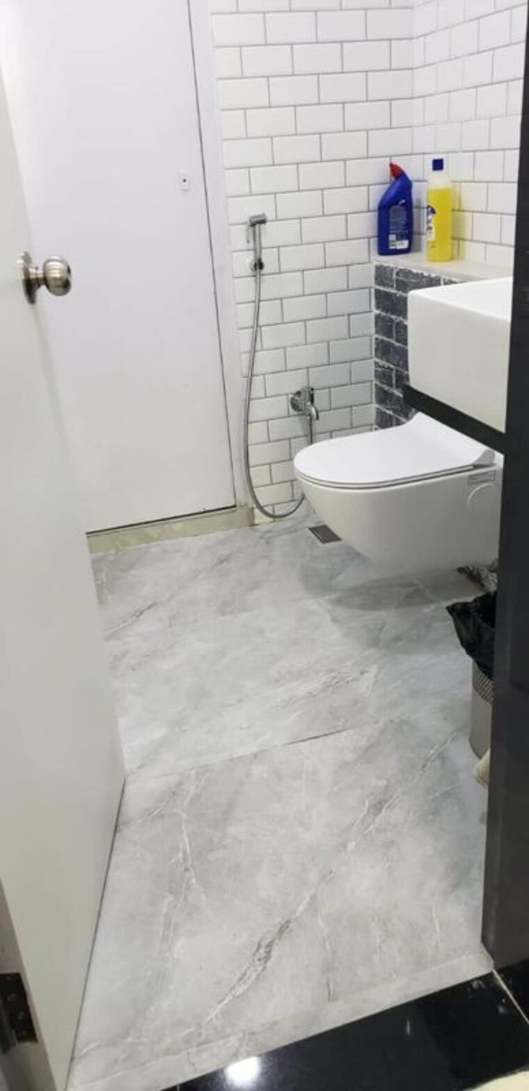 Bathroom, lodha-supremus-kolshet-road Commercial Office Space 800 Sq.Ft. In Kolshet Road Thane 10452822