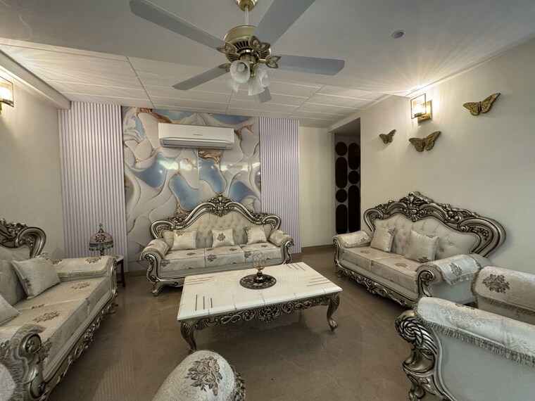 Living Room, sector 2 4 Bedroom 4550 Sq.Ft. Builder Floor In Sector 2 Panchkula 10452729