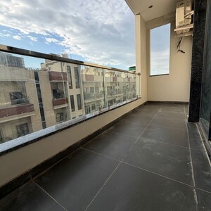 Balcony in 1 BHK Builder Floor at Dlf Phase iv – for Rent