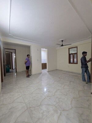 Parking in 1 BHK Builder Floor at Saket – for Rent