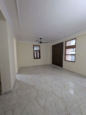 Room in 1 BHK Builder Floor at Saket – for Rent
