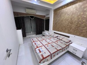 Bedroom in 2 BHK Apartment at Harsh Bakul, Matunga East – for Rent