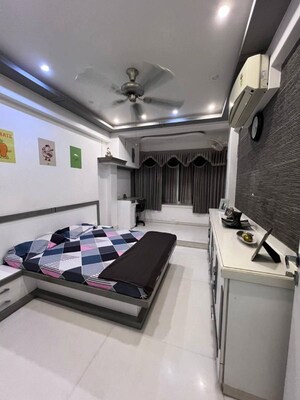Team Area in 2 BHK Apartment at Harsh Bakul, Matunga East – for Rent