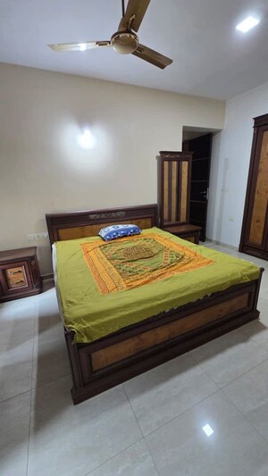 Bedroom in 2.5 BHK Apartment at Hiranandani Meadows, Manpada – for Rent