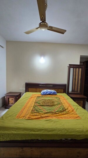 Bedroom in 2.5 BHK Apartment at Hiranandani Meadows, Manpada – for Rent