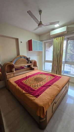 Bedroom in 2.5 BHK Apartment at Hiranandani Meadows, Manpada – for Rent