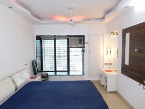 Room in  Apartment at Panorama Towers, Andheri West – for Sale