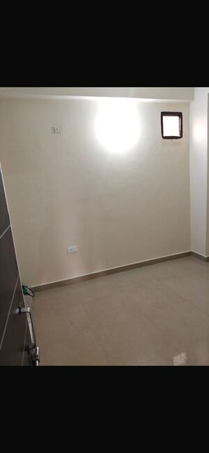 Room in 2 BHK Builder Floor at Sector 73 – for Rent