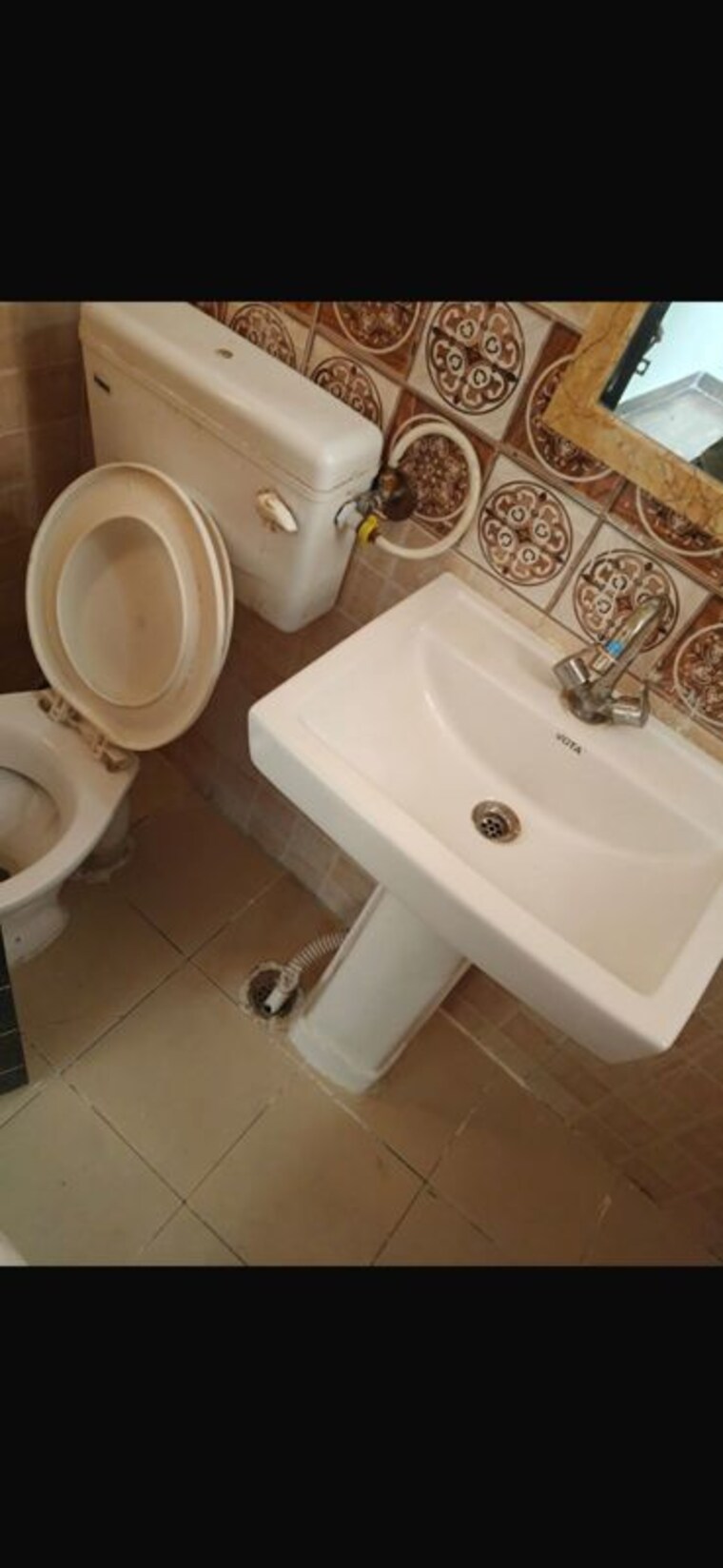 Bathroom, sector 73 2 Bedroom 1050 Sq.Ft. Builder Floor In Sector 73 Noida 10452939
