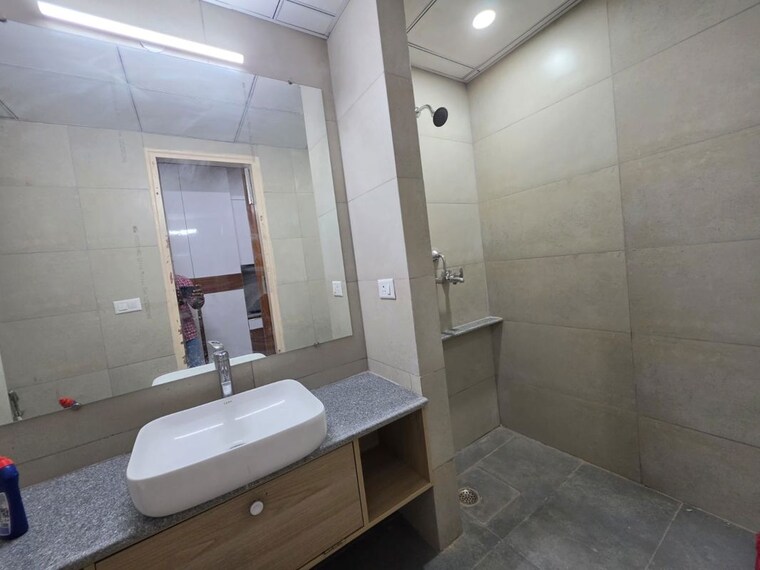 Bathroom, gaur-runway-suites 1 RK 460 Sq.Ft. Apartment In Gaur Yamuna City Greater Noida 10452941