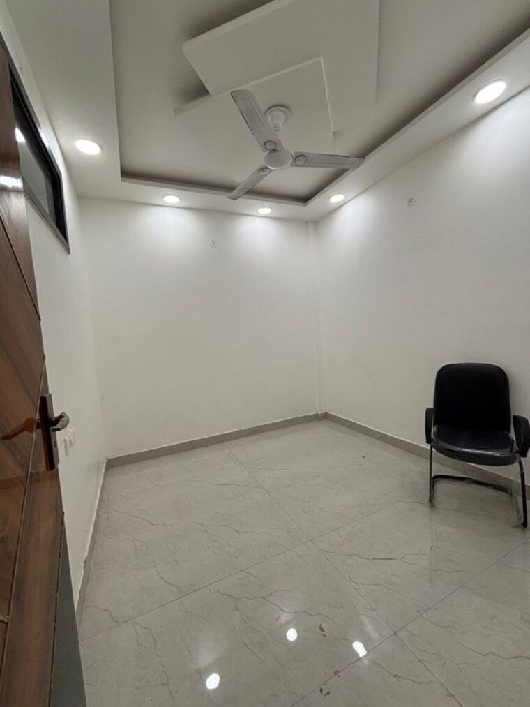 Bathroom, dwarka mor 2 Bedroom 60 Sq.Yd. Builder Floor In Dwarka Mor Delhi 10452951