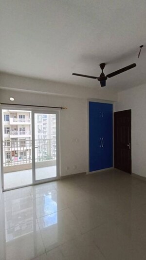 Room in 3 BHK Apartment at Trident Embassy Reso, Sector 1 Greater Noida – for Rent