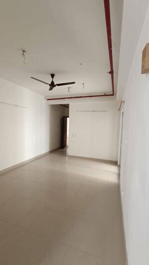 Room in 3 BHK Apartment at Trident Embassy Reso, Sector 1 Greater Noida – for Rent