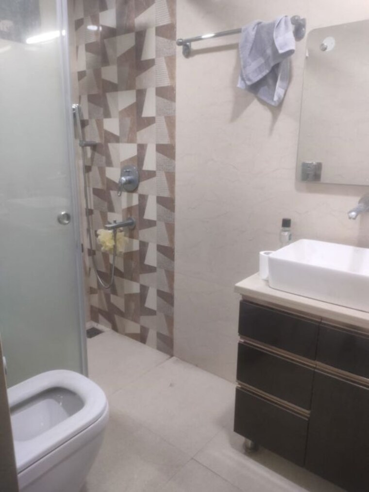 Bathroom, vasant kunj 4 Bedroom 2500 Sq.Ft. Apartment In Vasant Kunj Delhi 10453022