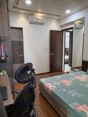 Team Area in 3 BHK Apartment at Vasant Vihar – for Rent