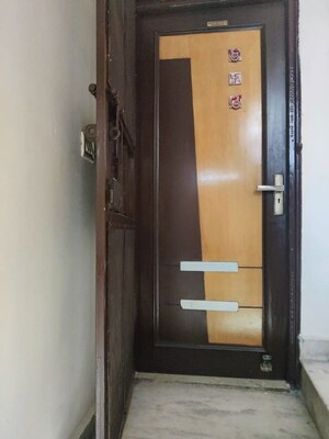 2 BHK Builder Floor – Entrance View at Naveen Shahdara - for Rent