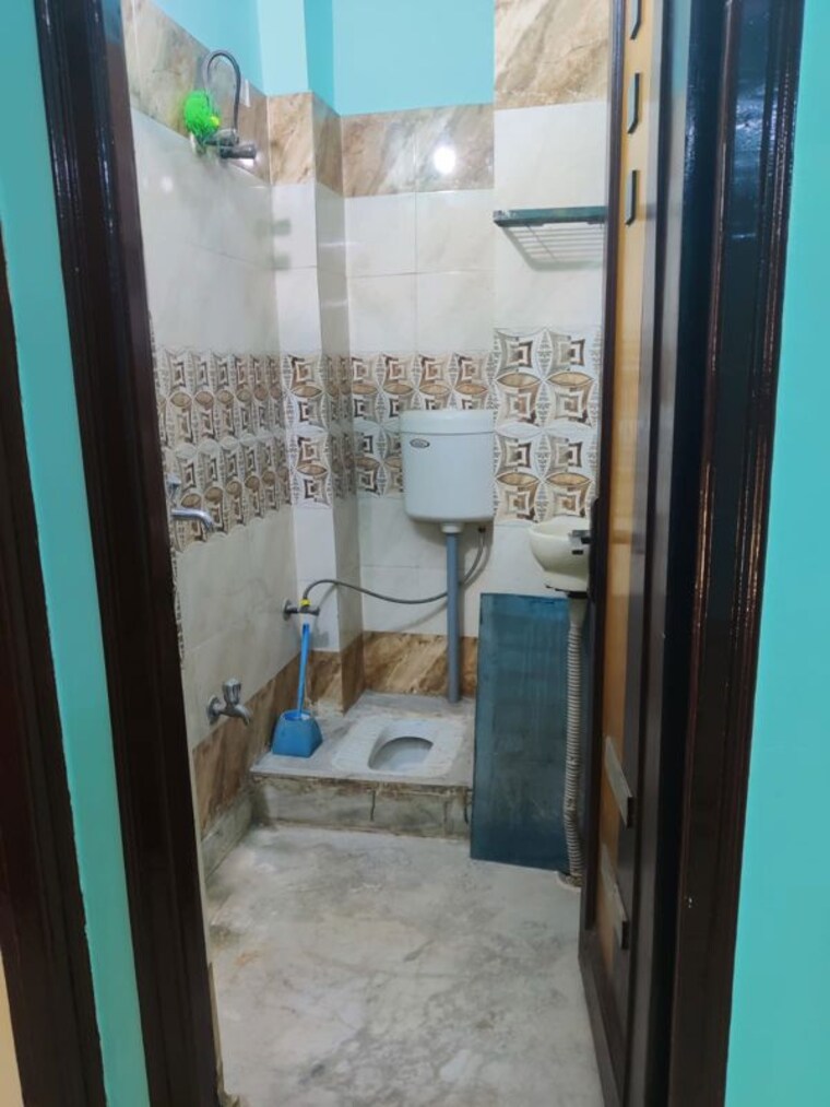 Bathroom, naveen shahdara 2 Bedroom 540 Sq.Ft. Builder Floor In Naveen Shahdara Delhi 10453002