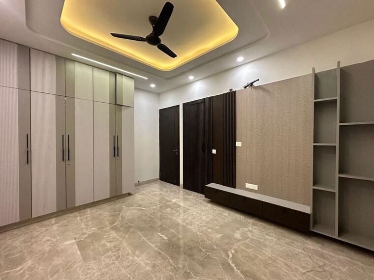 Room, new multan nagar 3 Bedroom 200 Sq.Yd. Builder Floor In New Multan Nagar Delhi 10453033