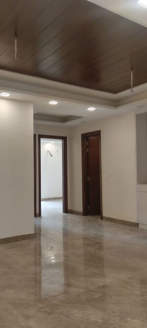 Building Lobby in 3 BHK Builder Floor at Kheri Kalan – for Sale