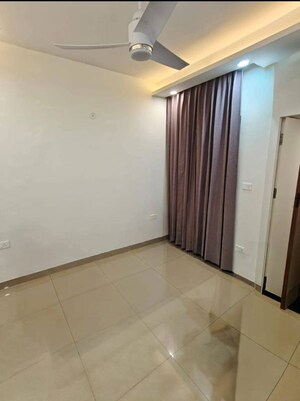 Room in 3 BHK Apartment at Trident Embassy, Sector 1 Greater Noida – for Rent