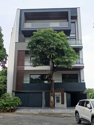 4 BHK Builder Floor For Sale in Malibu Town