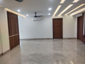 Room in 4 BHK Builder Floor at Mansa Devi – for Rent