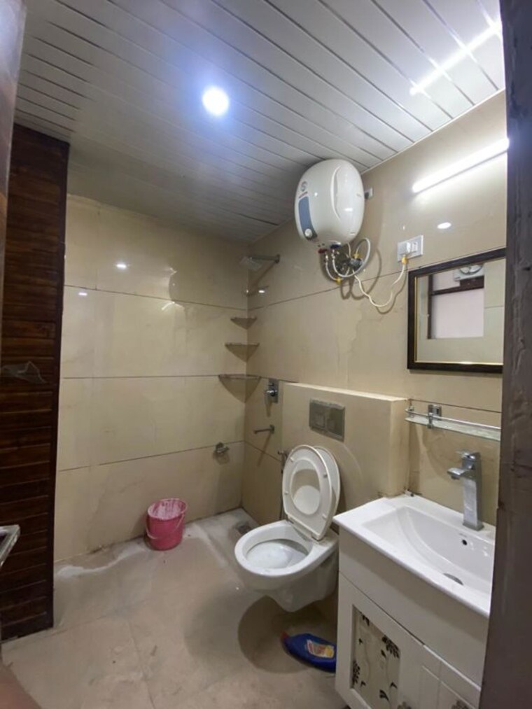 Bathroom, sector 57 3 Bedroom 1900 Sq.Ft. Builder Floor In Sector 57 Gurgaon 10453212