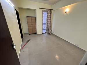 Room in 2 BHK Apartment at ILD Greens, Sector 37c – for Rent