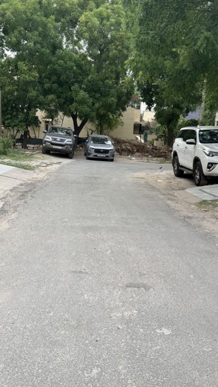 Parking, palam vihar 3 Bedroom 66 Sq.Yd. Independent House In Palam Vihar Gurgaon 10453208