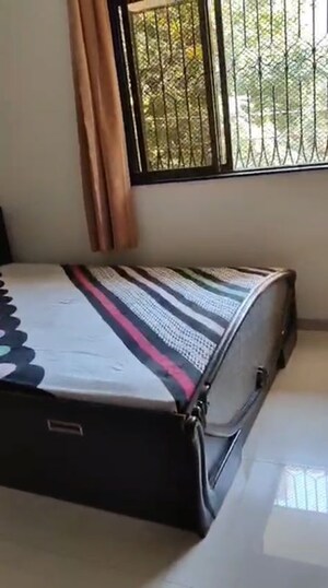 Bedroom in 2.5 BHK Apartment at Chembur – for Rent