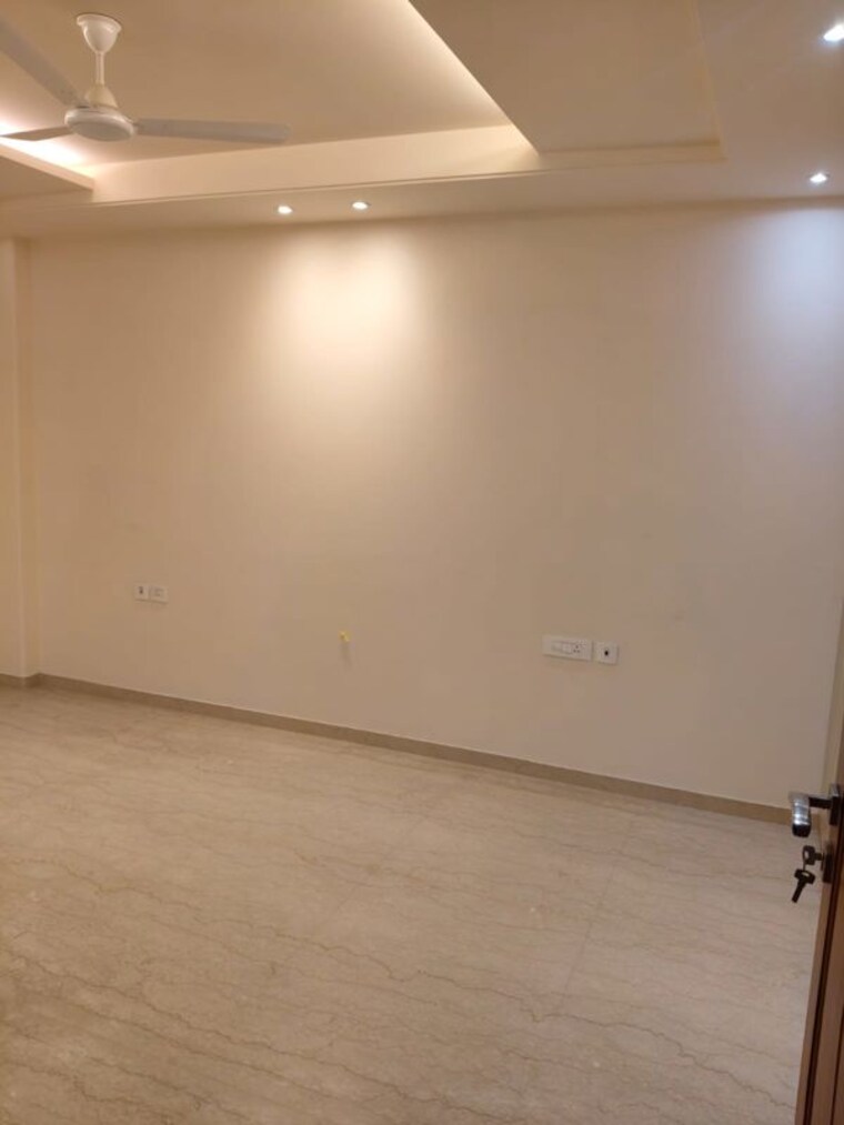 Room, jawahar nagar 3 Bedroom 217 Sq.Yd. Builder Floor In Jawahar Nagar Delhi 10453273
