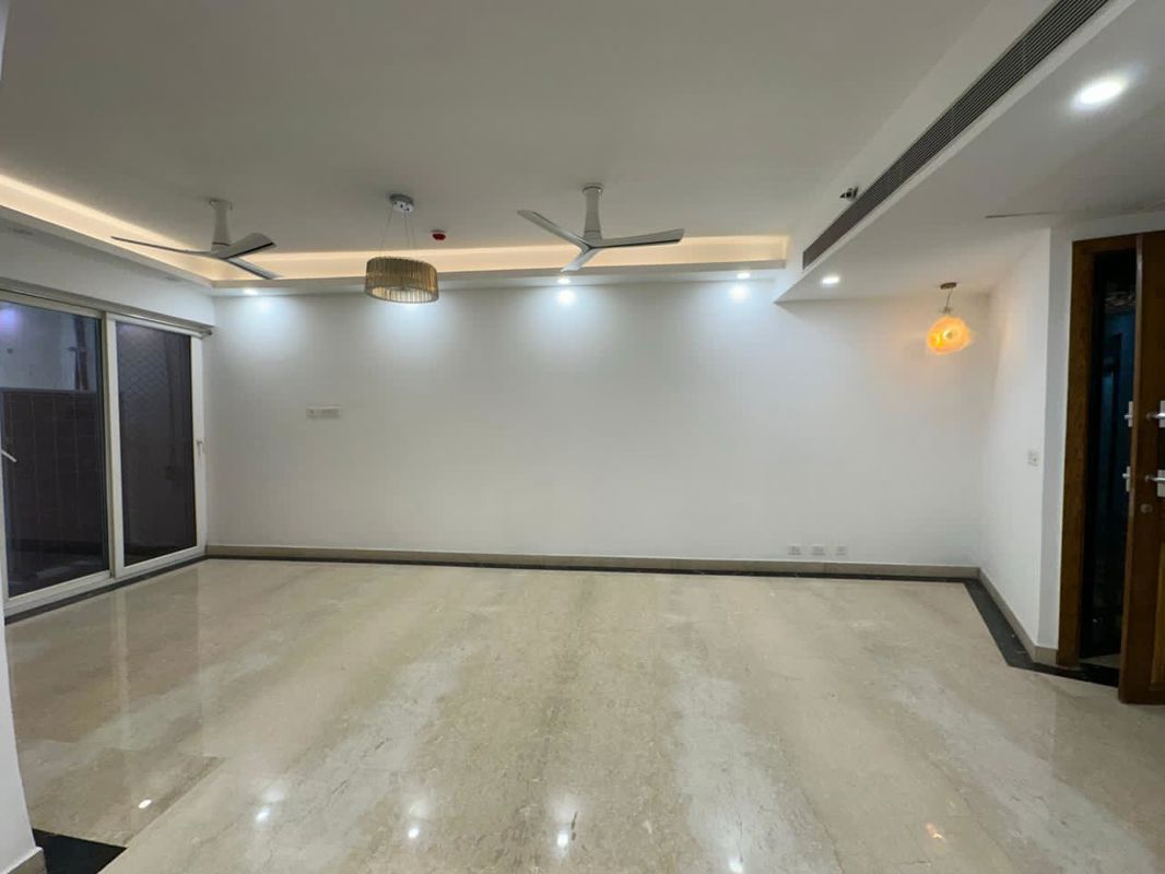 4 BHK + Servant Room,Extra Room 3300 Sq.Ft. Builder Floor in Mahagun Maple