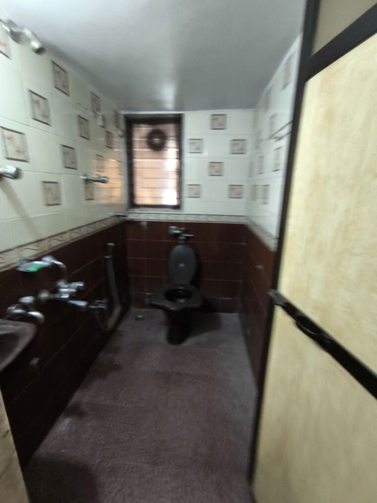 Washroom, mahavir-arcade 2 Bedroom 750 Sq.Ft. Apartment In Naupada Thane 10453362