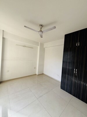 Room in 3 BHK Apartment at Tulip Violet, Sector 69 – for Rent