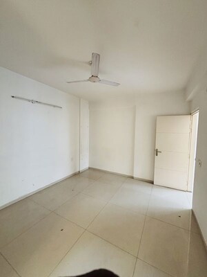 Room in 3 BHK Apartment at Tulip Violet, Sector 69 – for Rent