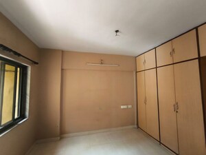 Room in 2 BHK Apartment at Mahavir Arcade, Naupada – for Rent