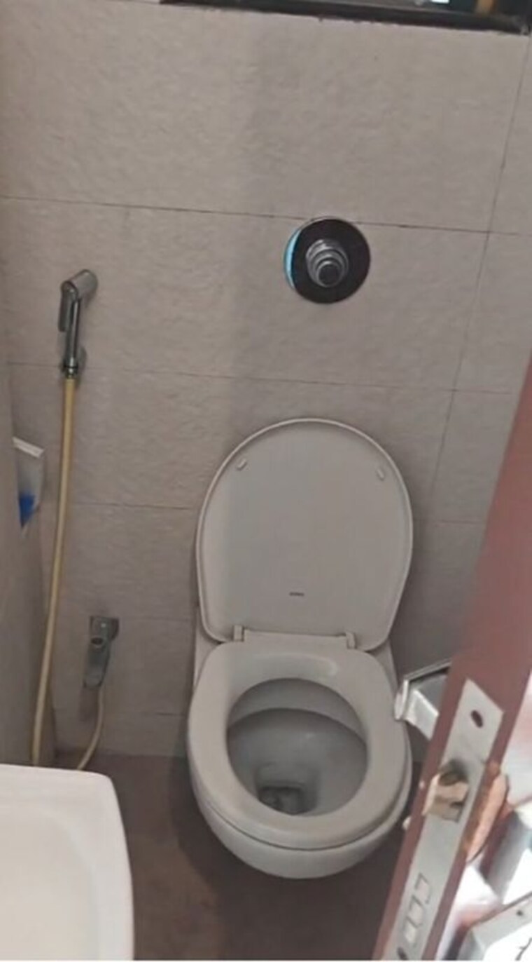 Bathroom, sindhi-society 1 Bedroom 520 Sq.Ft. Apartment In Chembur Mumbai 10453447