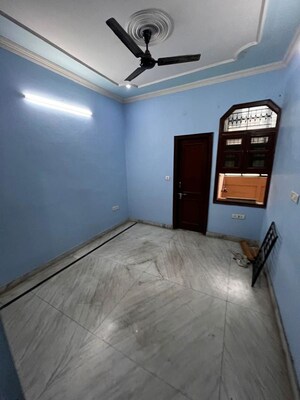 Room in 2 BHK Builder Floor at Naraina – for Rent