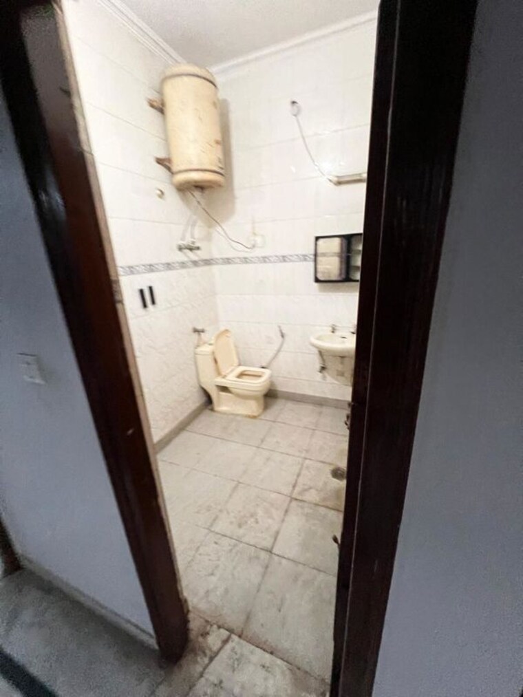 Bathroom, naraina 2 Bedroom 150 Sq.Yd. Builder Floor In Naraina Delhi 10453449