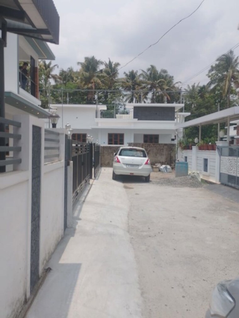  Parking, nadathara 4 Bedroom 2302 Sq.Ft. Independent House In Nadathara Thrissur 10453465