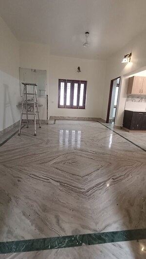 Room in 4 BHK Builder Floor at Mithapur – for Rent