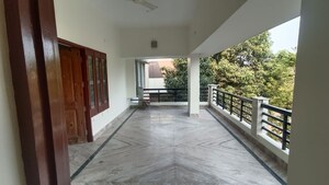 Parking in 4 BHK Builder Floor at Mithapur – for Rent