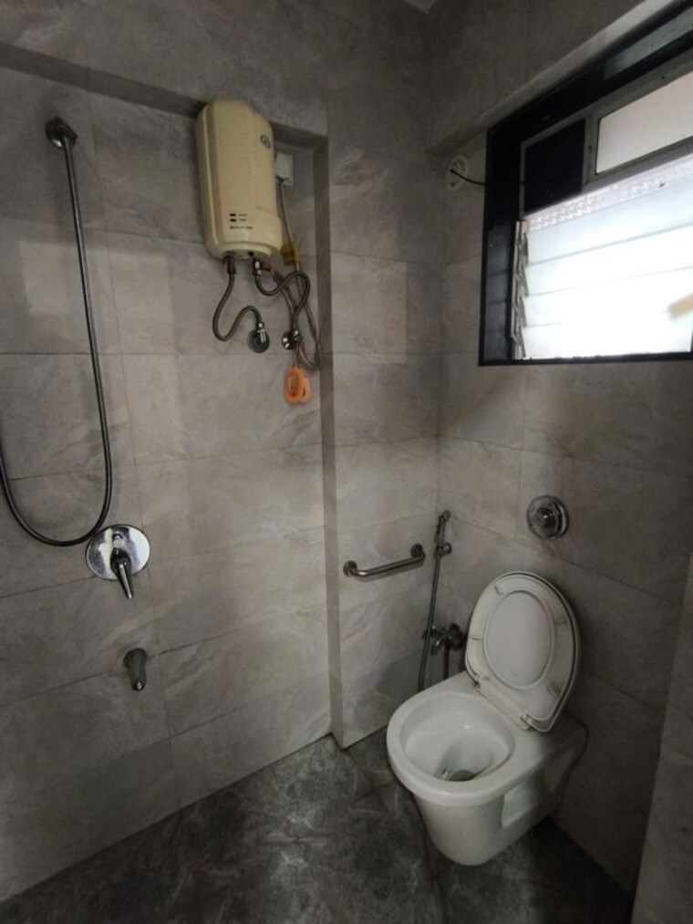 Bathroom, naupada 2 Bedroom 750 Sq.Ft. Apartment In Naupada Thane 10453499