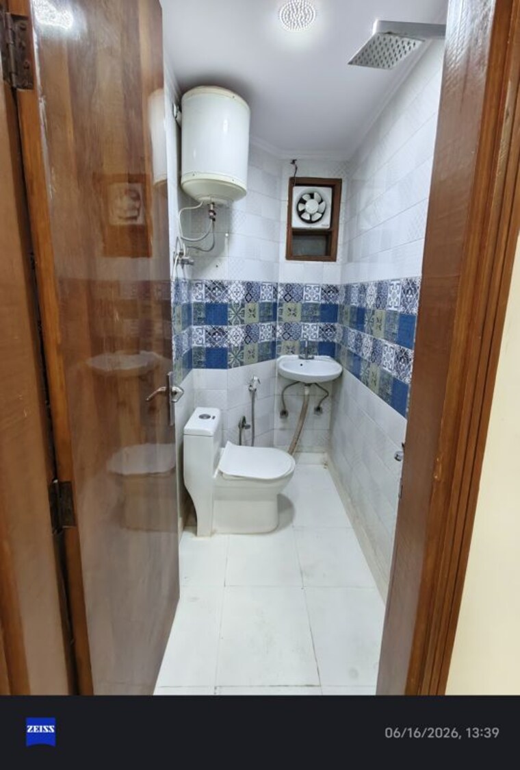 Bathroom, jawahar nagar 3 Bedroom 810 Sq.Ft. Builder Floor In Jawahar Nagar Delhi 10453500