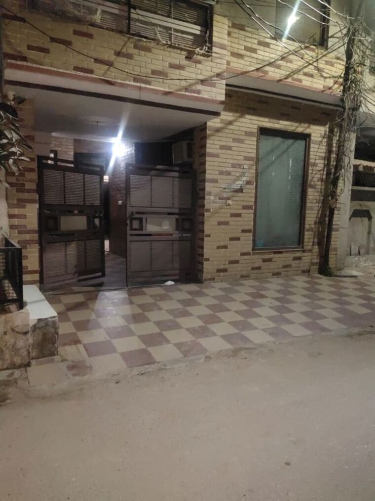  Parking, civil lines 2 Bedroom 200 Sq.Yd. Builder Floor In Civil Lines Ludhiana 10453510